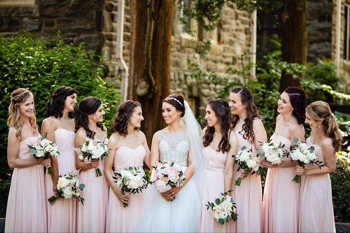How to Choose Bridesmaid Dresses That Complement the Bride