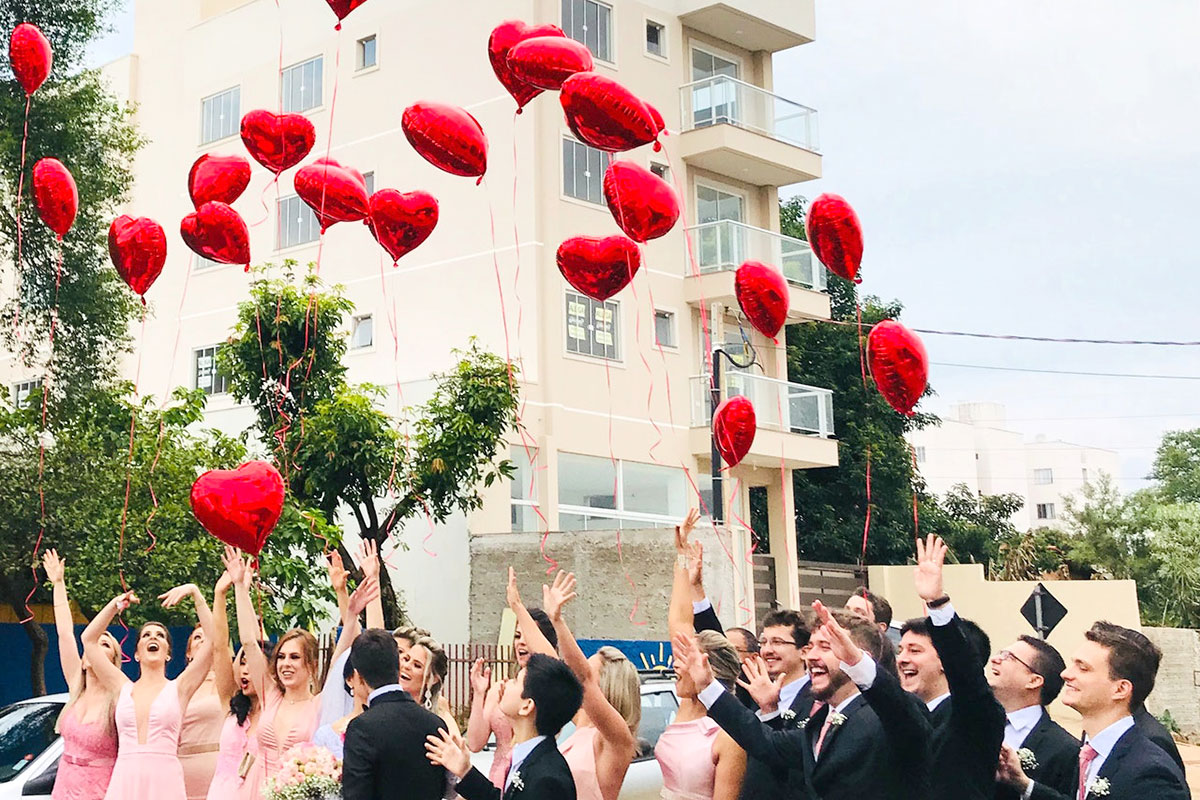 quirky wedding ideas: wedding balloons