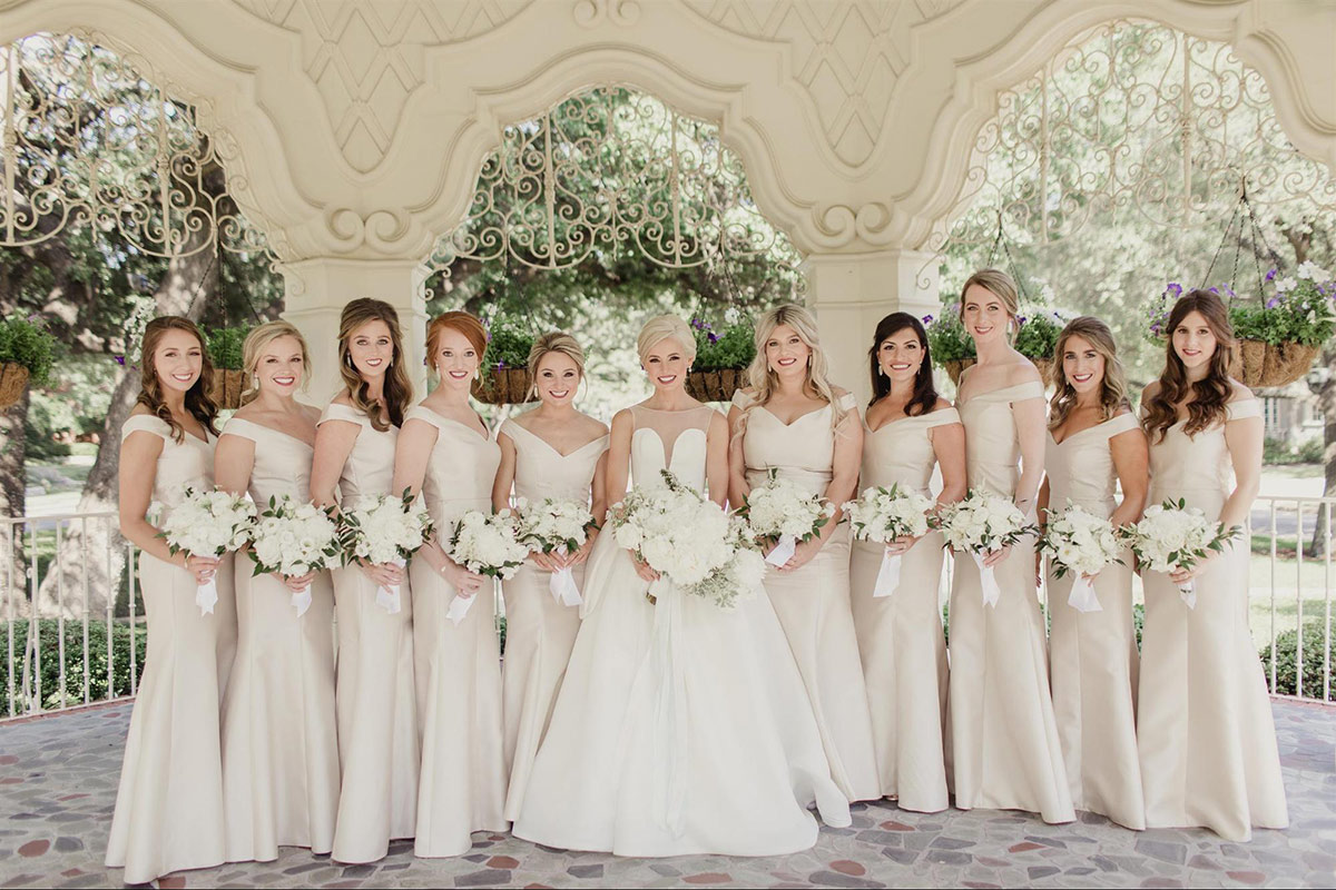 How to Choose Bridesmaid Dresses That Complement the Bride