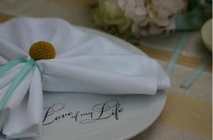 wedding table styling with napkins