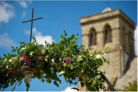 decorated wedding arches with roses