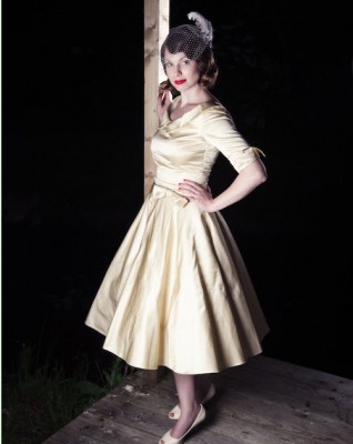 1950s inspired short wedding dress 
