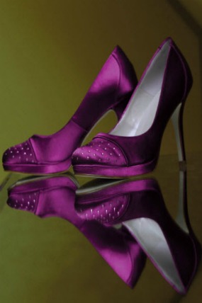 purple high heeled shoes 