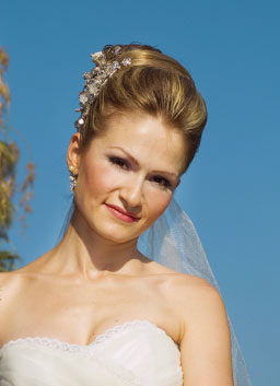The Perfect Wedding Hair Style for a Classic Bride