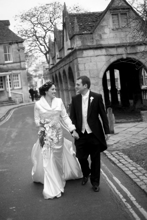 bride and groom in Gloucestershire village