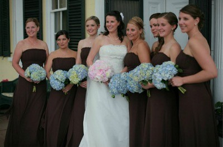 bridesmaids with blue bouquets 