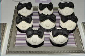 black and white wedding cupcakes 