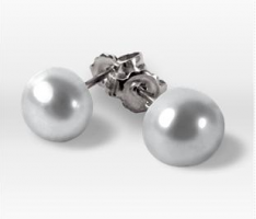 Grey pearl earrings by Dessy 
