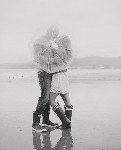 man and woman rainy day kiss