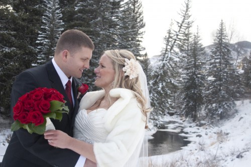 bride and groom in the snow 
