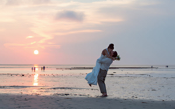 summer sunset wedding