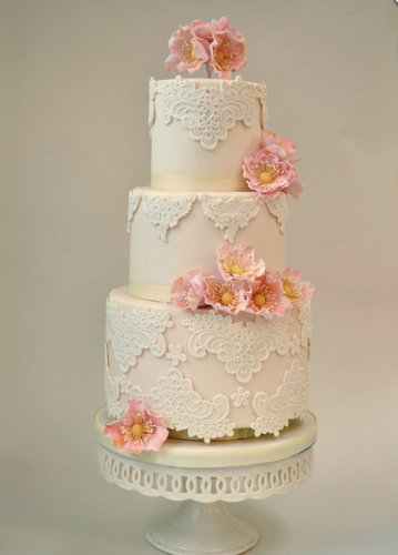 lace tiered wedding cake