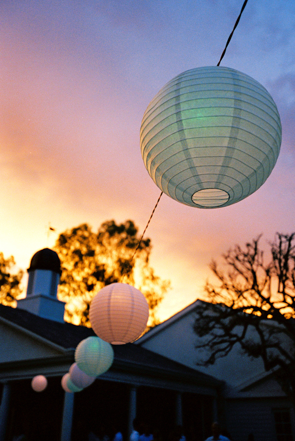 yvette-roman-junebug-weddings-lanterns