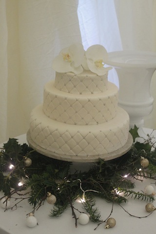 wedding cake with fairy lights