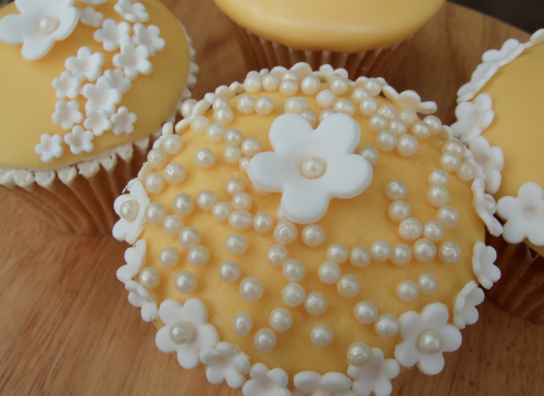 lemon yellow cupcakes