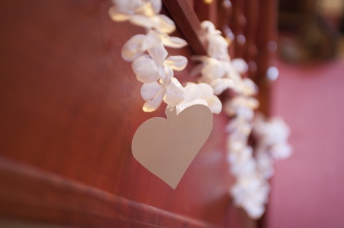 flower garlands to decorate church wedding 