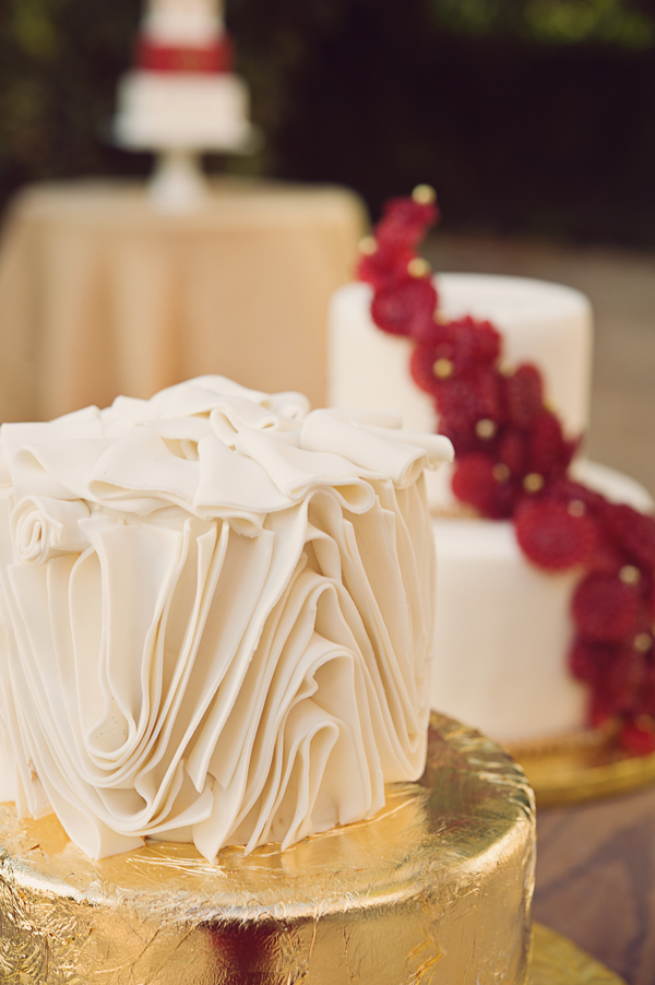 ruby red theme wedding cakes