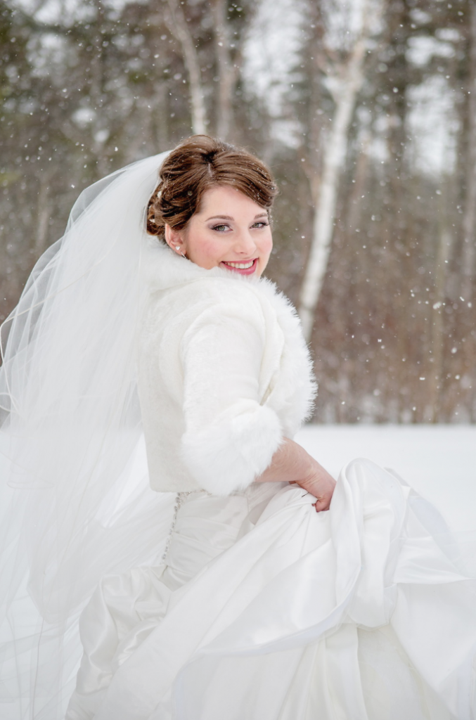 6 Must-Have Wedding Accessories for the Winter