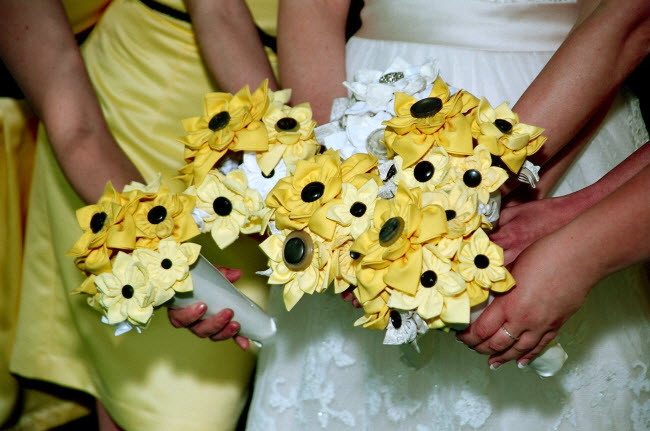 Daisy Yellow Wedding: Handmade Bouquets