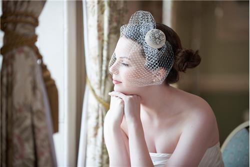 The Secrets of How to Wear a Fascinator at a Wedding